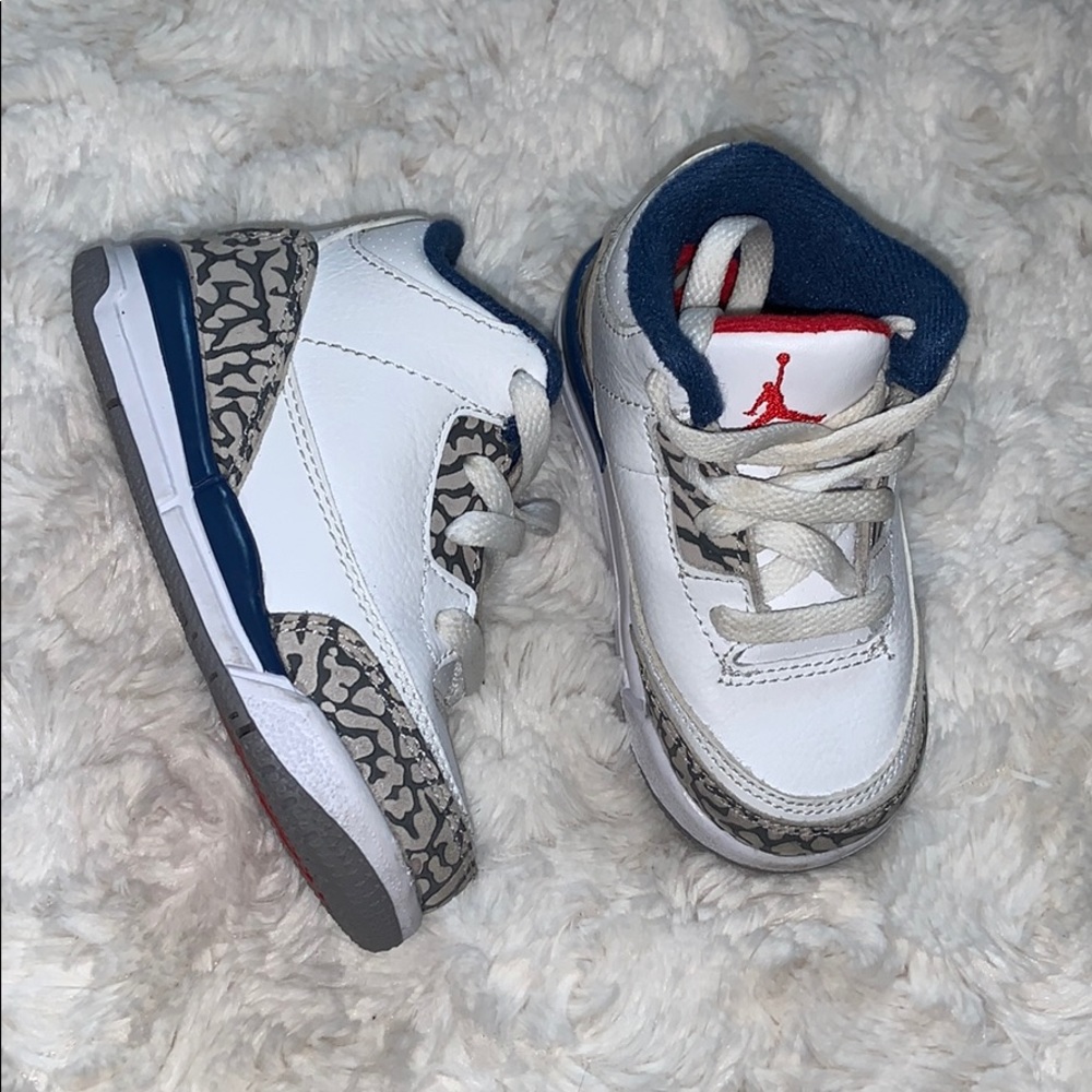 NWOT Air Jordan True Blue 3